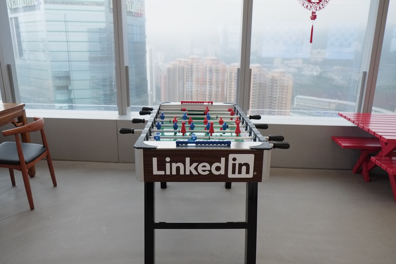 不仅展示了